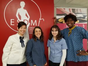 Donatienne, Marie, Mathilde et Bibiane portent leur première chemise sur-mesure